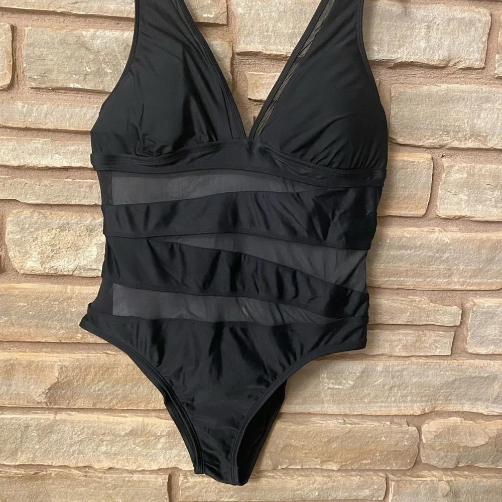 Women's Standard Venture Mesh One Piece Swimsuit size CL